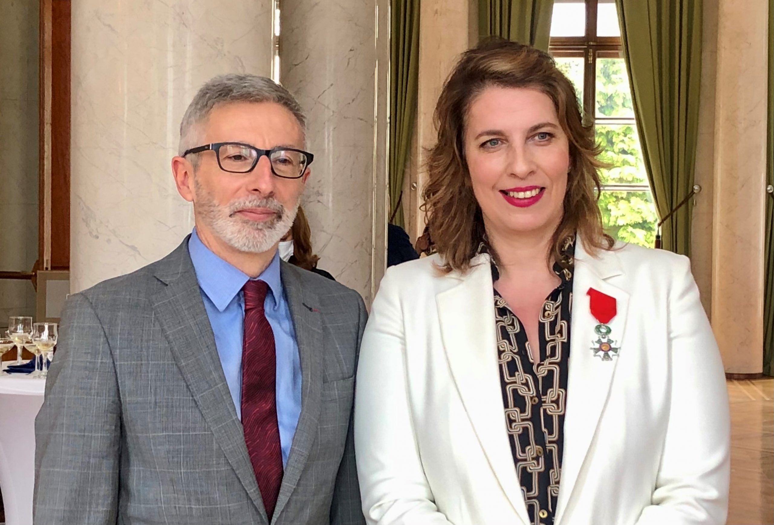 Ljubica Gojgić, po prijemu visokog odlikovanja, i  Pjer Košar, ambasador Francuske u Srbiji