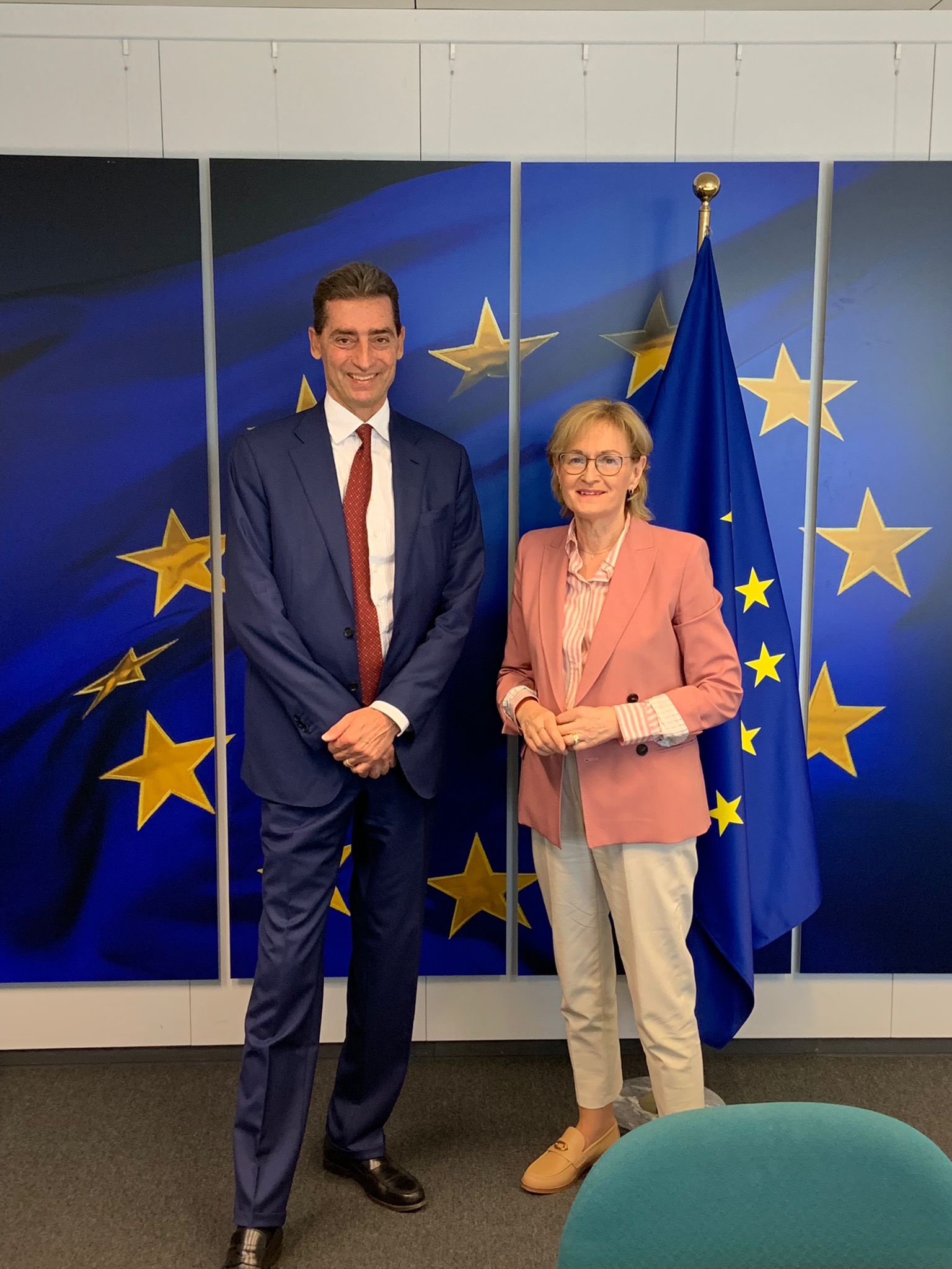 Predsednik Generalija Andrea Sironi sastao se u Briselu sa Mejrid Mekginis, evropskom komesarkom za finansijske usluge, finansijsku stabilnost i tržišta kapitala Unije