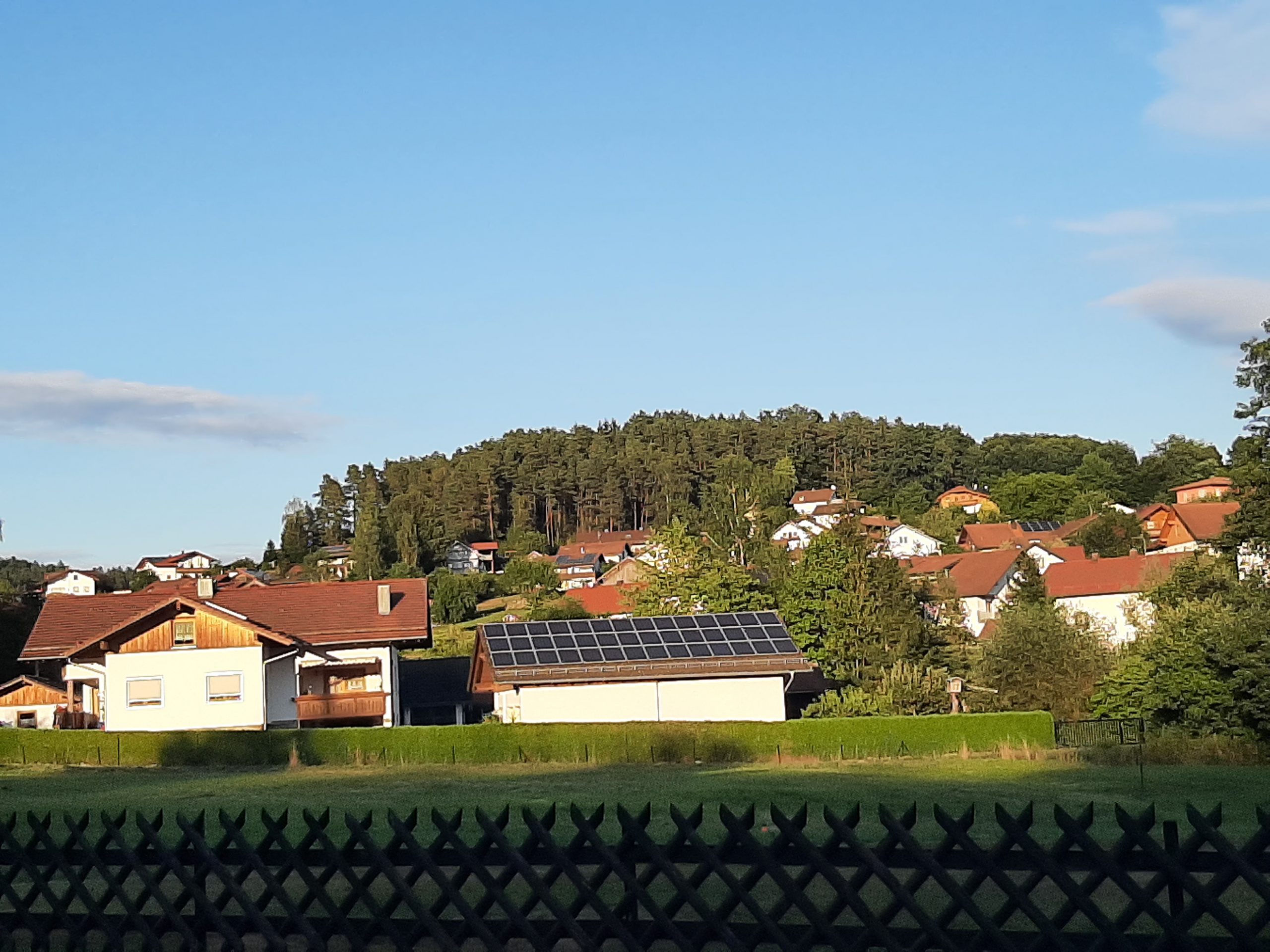 Pogled na Blajbah i na solarne panela na zgradama (Foto: R. Nikolić)