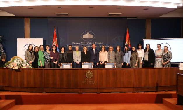 Produžen rok za prijave za stipendije „Za žene u nauci“