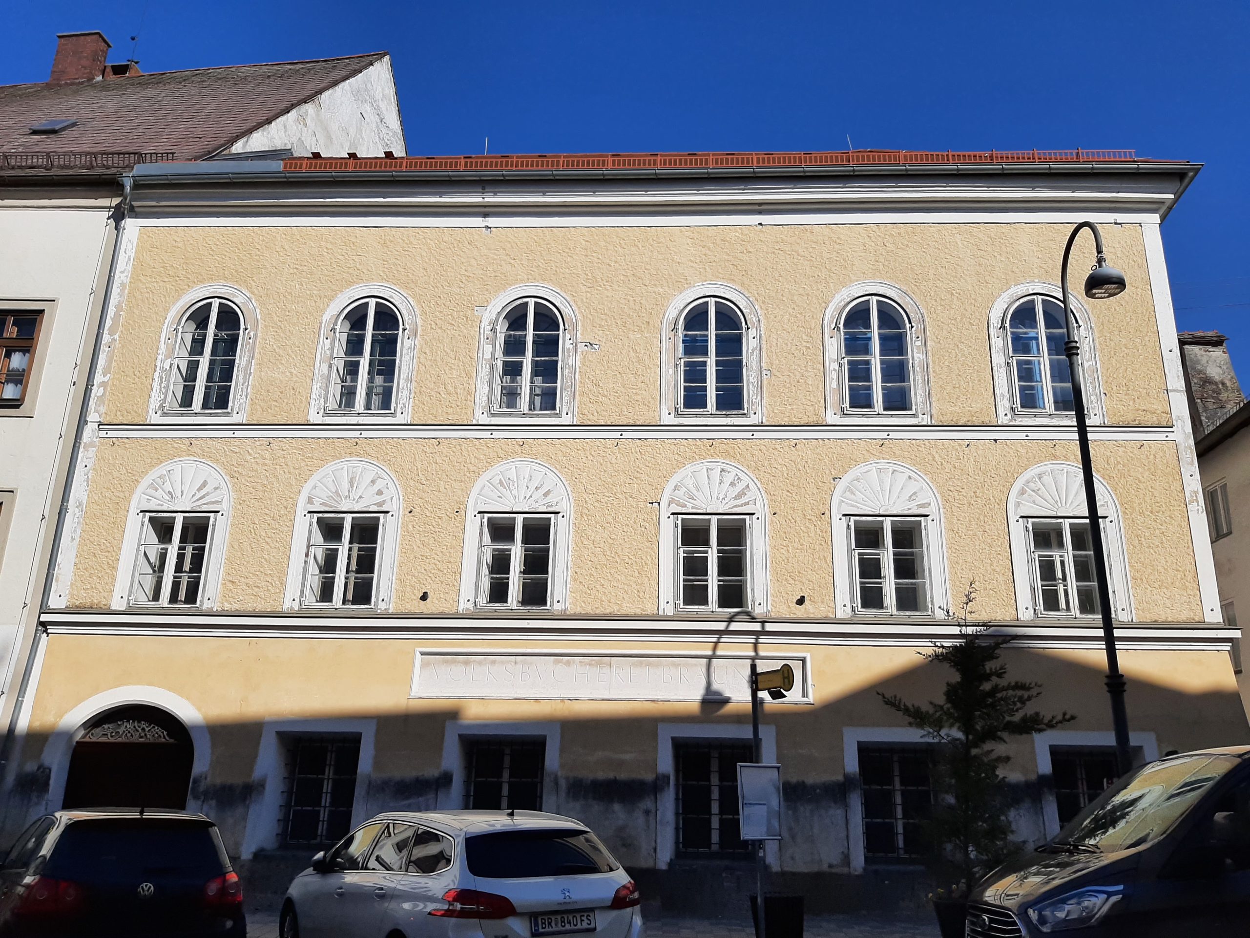 Zgrada konačno u vlasništvu austrijske države: Rekonstrukcija dvospratnice u centru Braunaua na Inu počinje krajem 2023. godine, trajaće do 2025. godine i koštaće 20 miliona evra