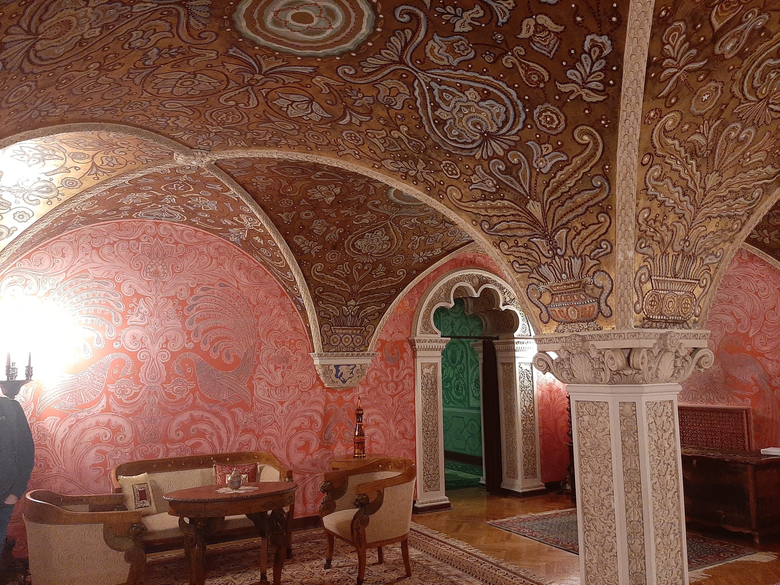 Deo kraljevog vinskog podruma, oslikan motivima iz ruskih bajki