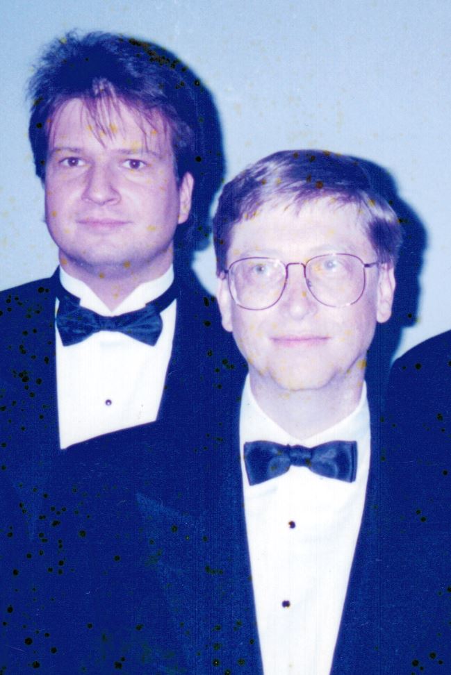 Bil Gejts i Dejan Cvetković, na jednoj od svečanosti kompanije Microsoft (Foto: Privatna arhiva D.C.)