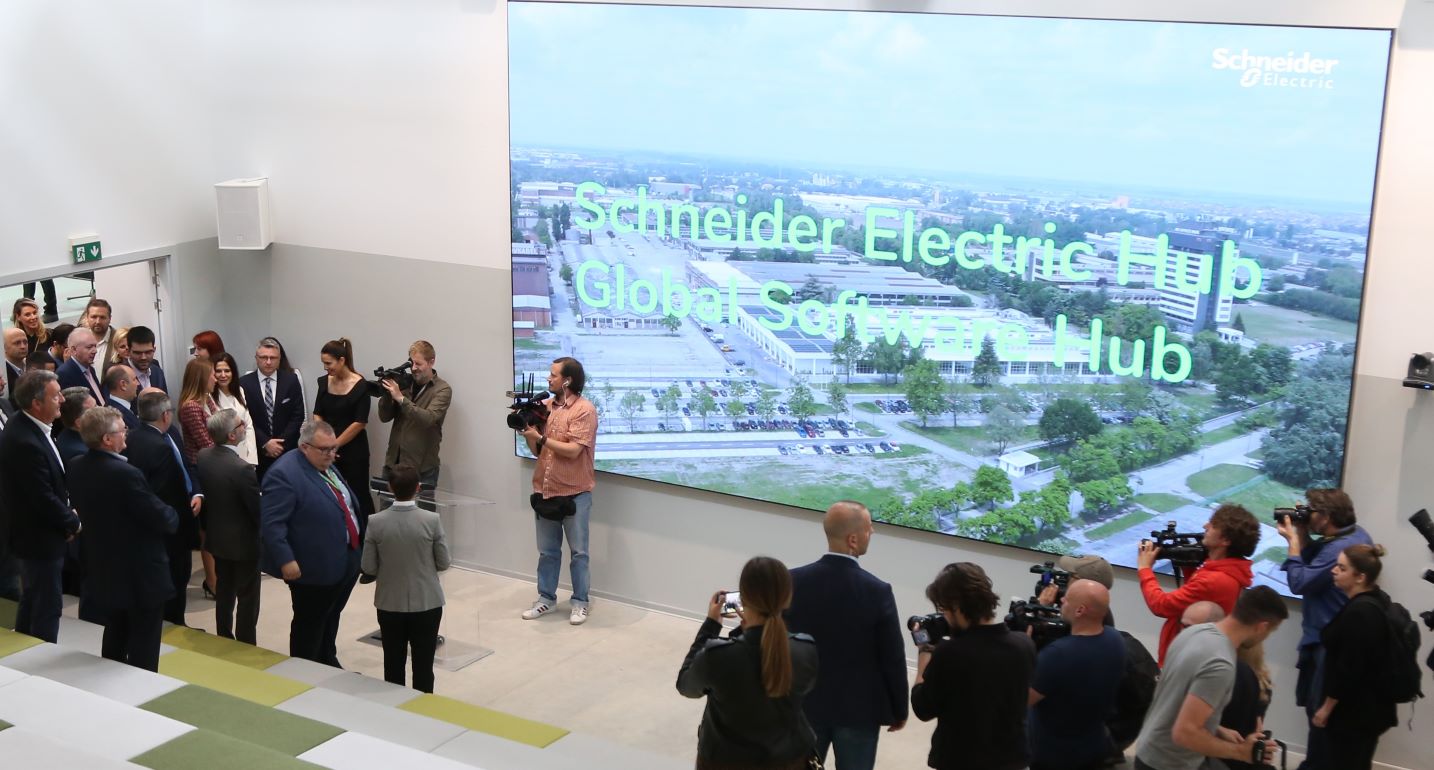 Sa otvaranja nove poslovne zgrade u Novom Sadu kompanije Schneider Electric, u junu 2023. godine 
