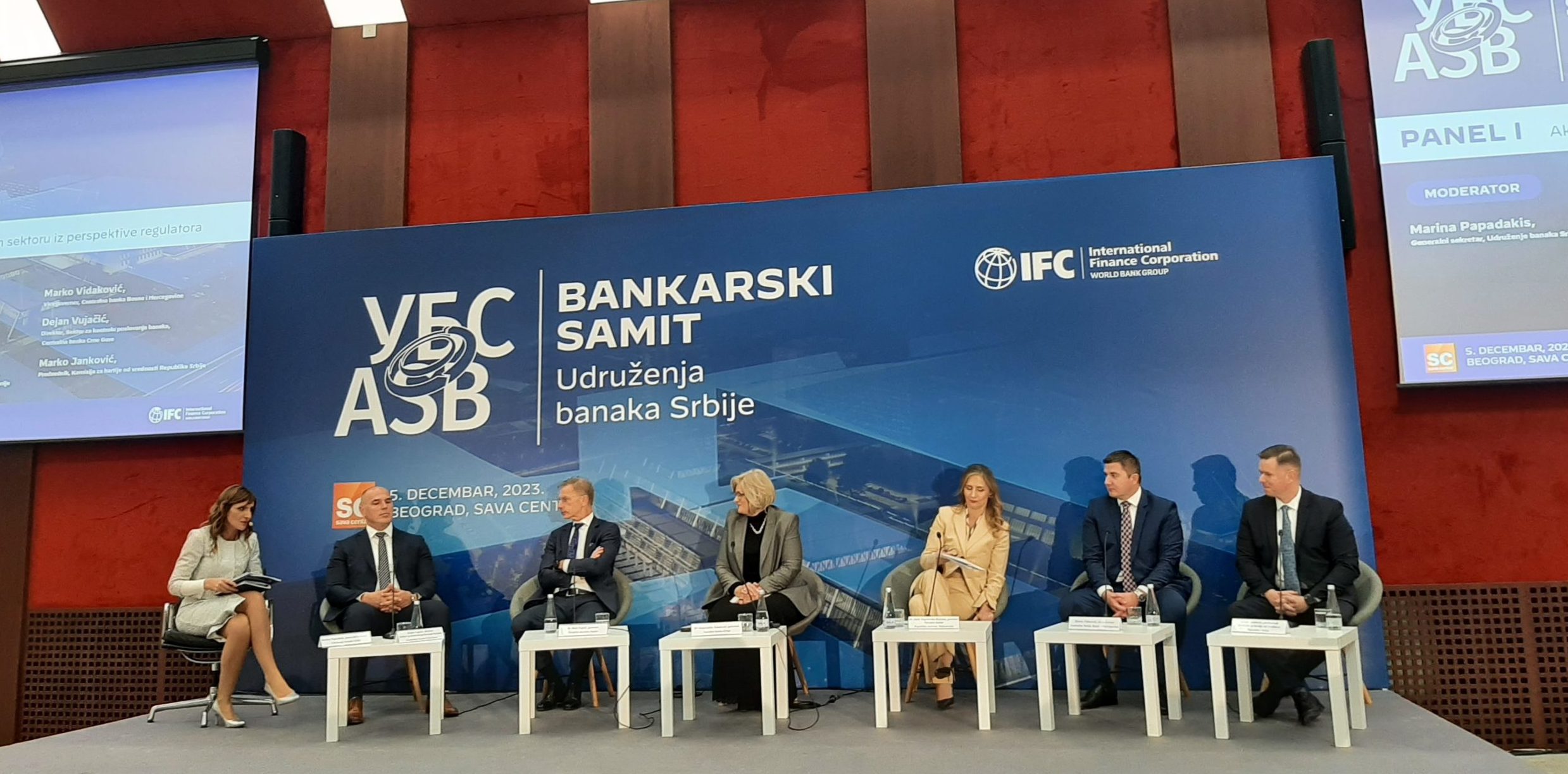 Učesnici panela na Bankarskom samitu 2023. održan 5. decembra uveče, u organizaciji Udruženje banaka Srbije, uz podršku IFC – Međunarodne finansijske korporacije, članice grupacije Svetske banke. 