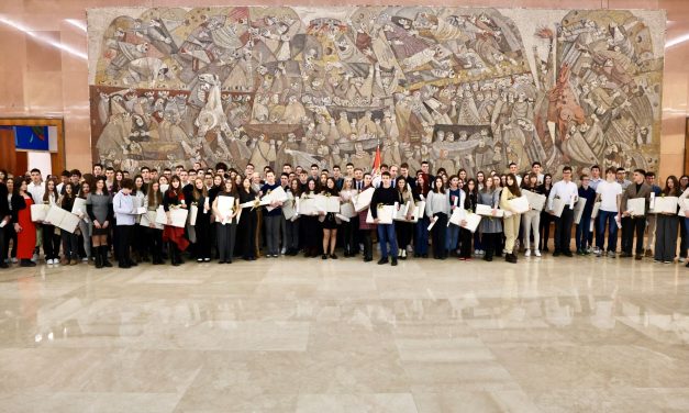 Dodeljene nagrade i priznanja za 112 najuspešnijih učenika osnovnih škola i promocija platforme „Takmičari generacije“