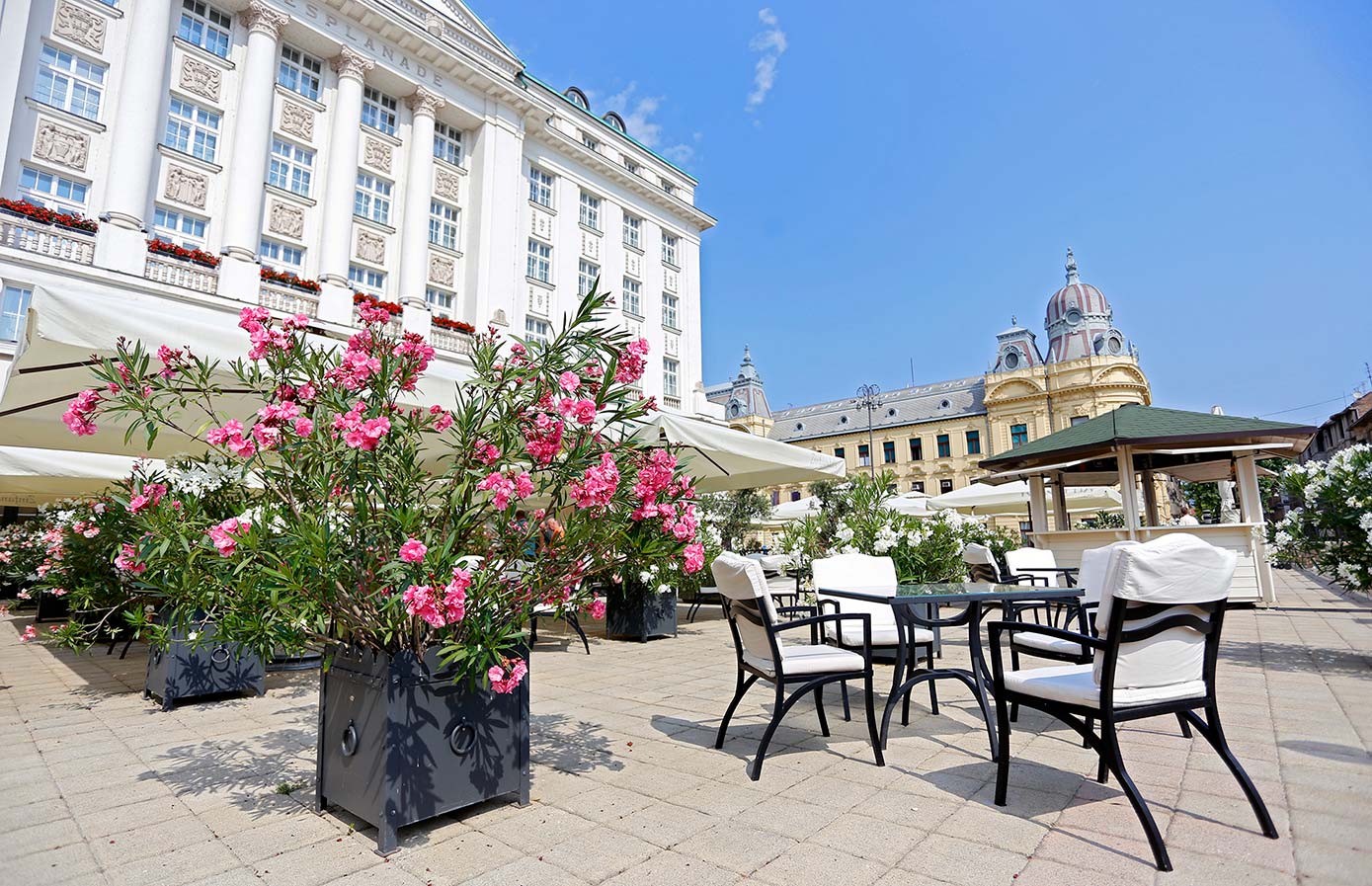Terasa Oleander, hotel Esplanade u Zagrebu, deo terase koja se prostire na 1.000 kvadratnih metara (Foto: Arhiva hotela Esplanade)