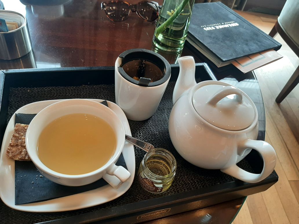 Čaj u baru hotela Esplanade - cena 4,90 evra (Foto: R. Nikolić)
