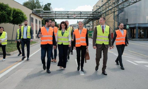 Visoki gosti posetili Carlsbergovu pivaru u Čelarevu