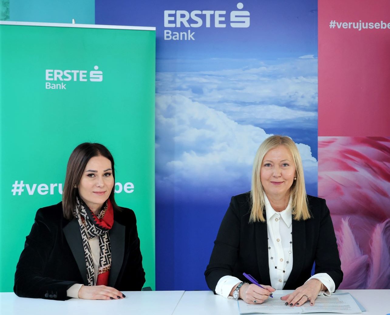 Jasna Terzić, predsednica IO Erste Bank i Zorana Aleksić, direktorka Sektora retail na potpisivanju jednog od ugovora Erste Bank (https://www.erstebank.rs/sr/o-nama/press/saopstenja/2024/01/30/erste-banka-nastavlja-da-podrzava-pocetnike-u-poslovanju-kroz-saradnju-sa-srpskom-fondacijom-za-preduzetnistvo)