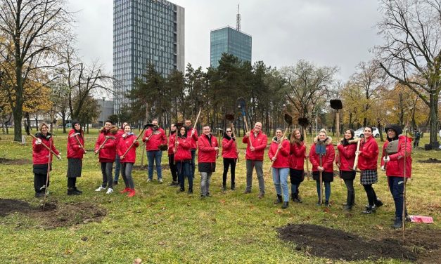 MOL Serbia posadila više desetina stabala u beogradskom parku “Ušće”