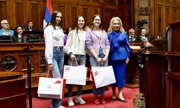 U ORGANIZACIJI UDRUŽENJA POSLOVNIH ŽENA POČELO TAKMIČENJE ZA DEVOJČICE „UHVATI IDEJU“