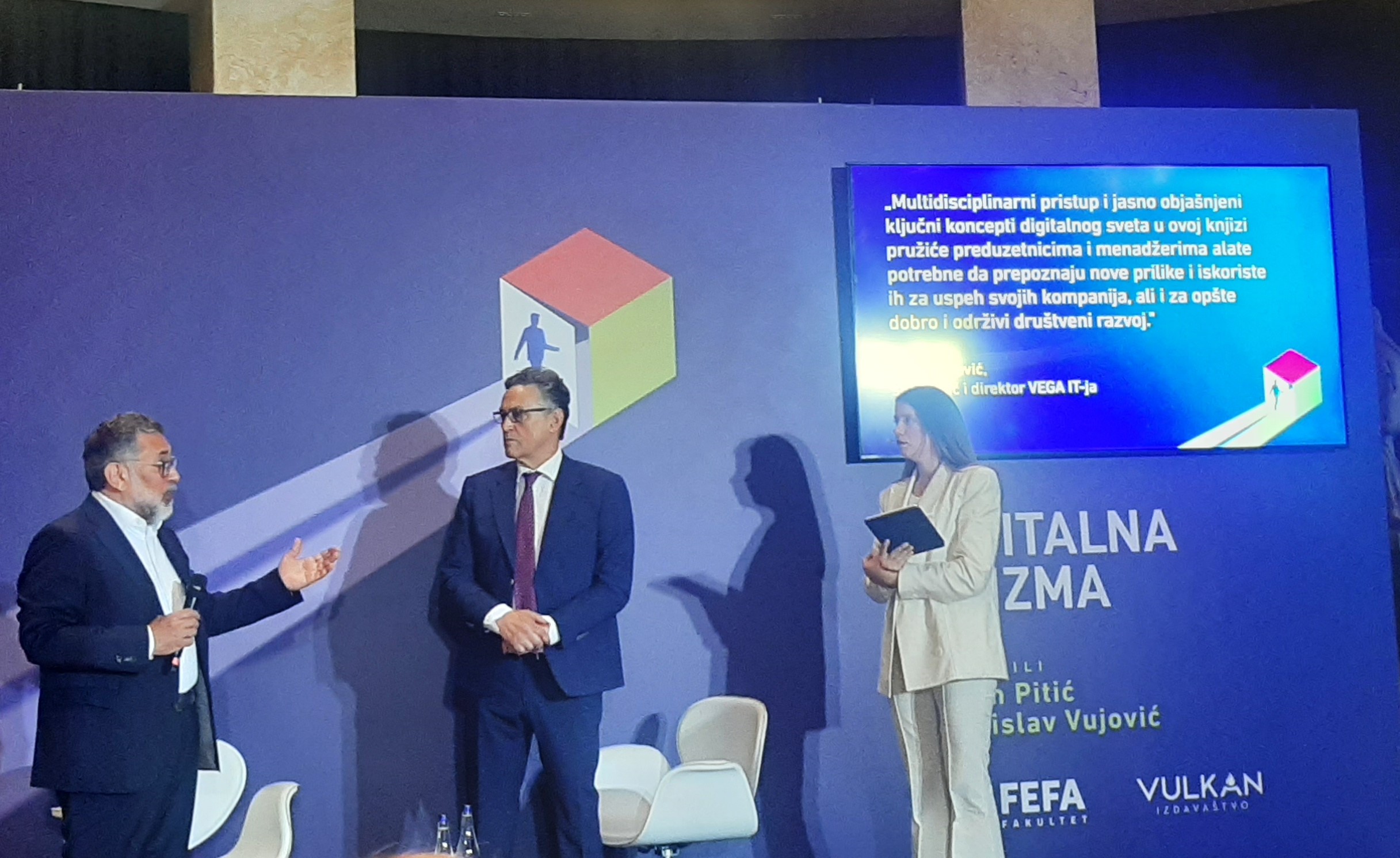 Promocija Digitalne prizme u Palati nauke - Zadužbini Miodraga Kostića: Jelisaveta Lazarević (voditelj) Goran Pitić i Branislav Vujović (Foto: R. Nikolić)