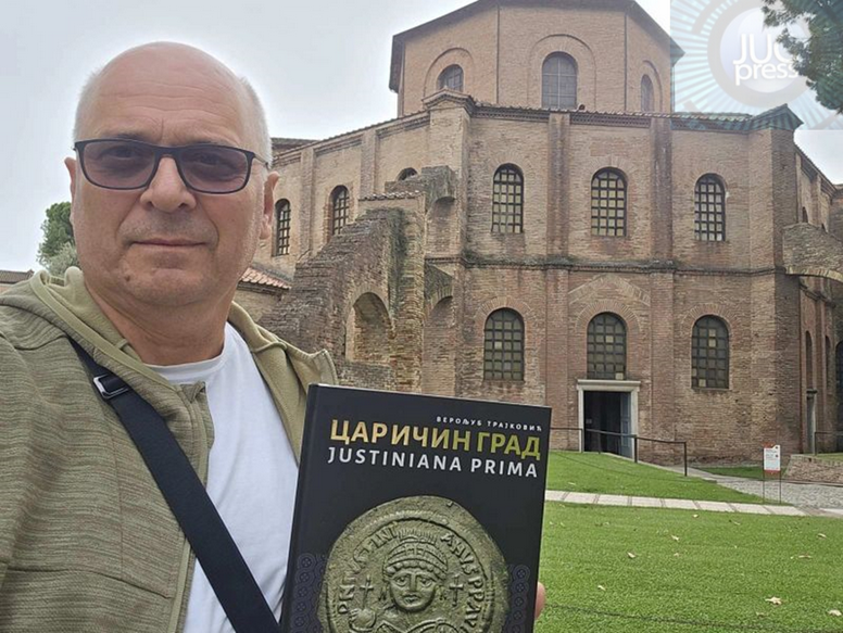 Goran Jović je prošle godine posetio baziliku San Vitale u Raveni, koja je takođe sagrađena po nalogu Justinijana Prvog i poklonio biblioteci monografiju o Caričinom gradu