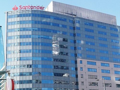 Erste Grupa za oko 7 milijardi evra kupila 49% poljske Banko Santander i 50% udela u Santander Tovarzistvo Fondu za investicije