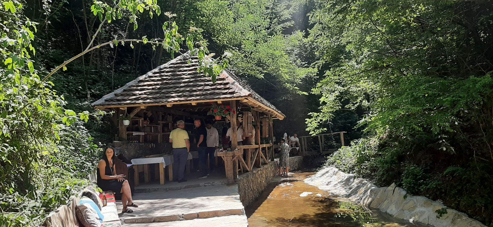 "Shou Room" za degustraciju proizvoda Koza Nostre - "Kristalna dvorana" u Jankovića jaruzi u Gunjacima (Foto: R. Nikolić)