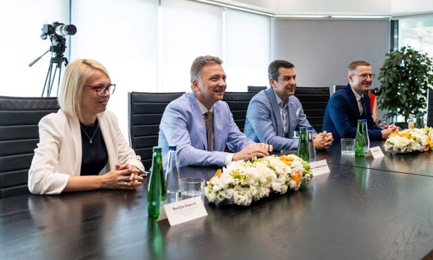 Banca Intesa prva na tržištu uvela bespapirni proces i ponudu na daljinu uz kvalifikovani elektronski potpis