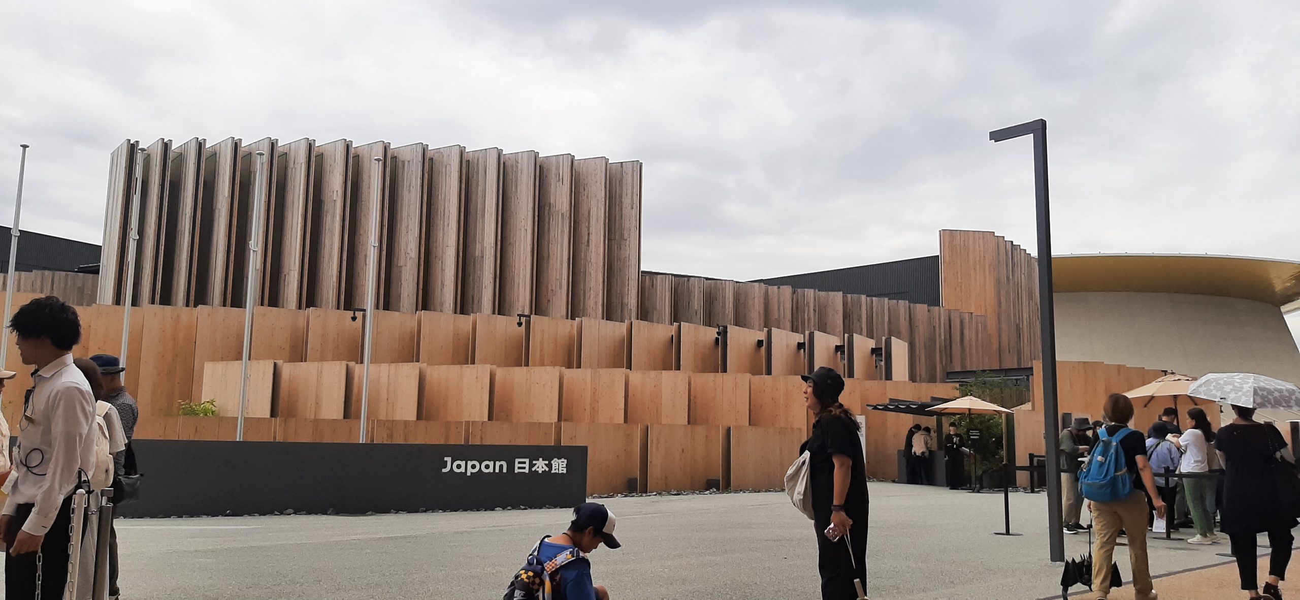 Ulaz u japanski paviljon (čekanje u redovima - obavezno) - Foto: R. Nikolić