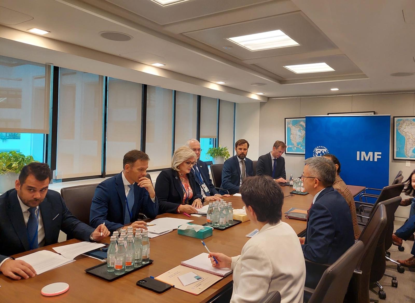 Srpska delegacija sa predstavnicima MMF-a u Vašingtonu