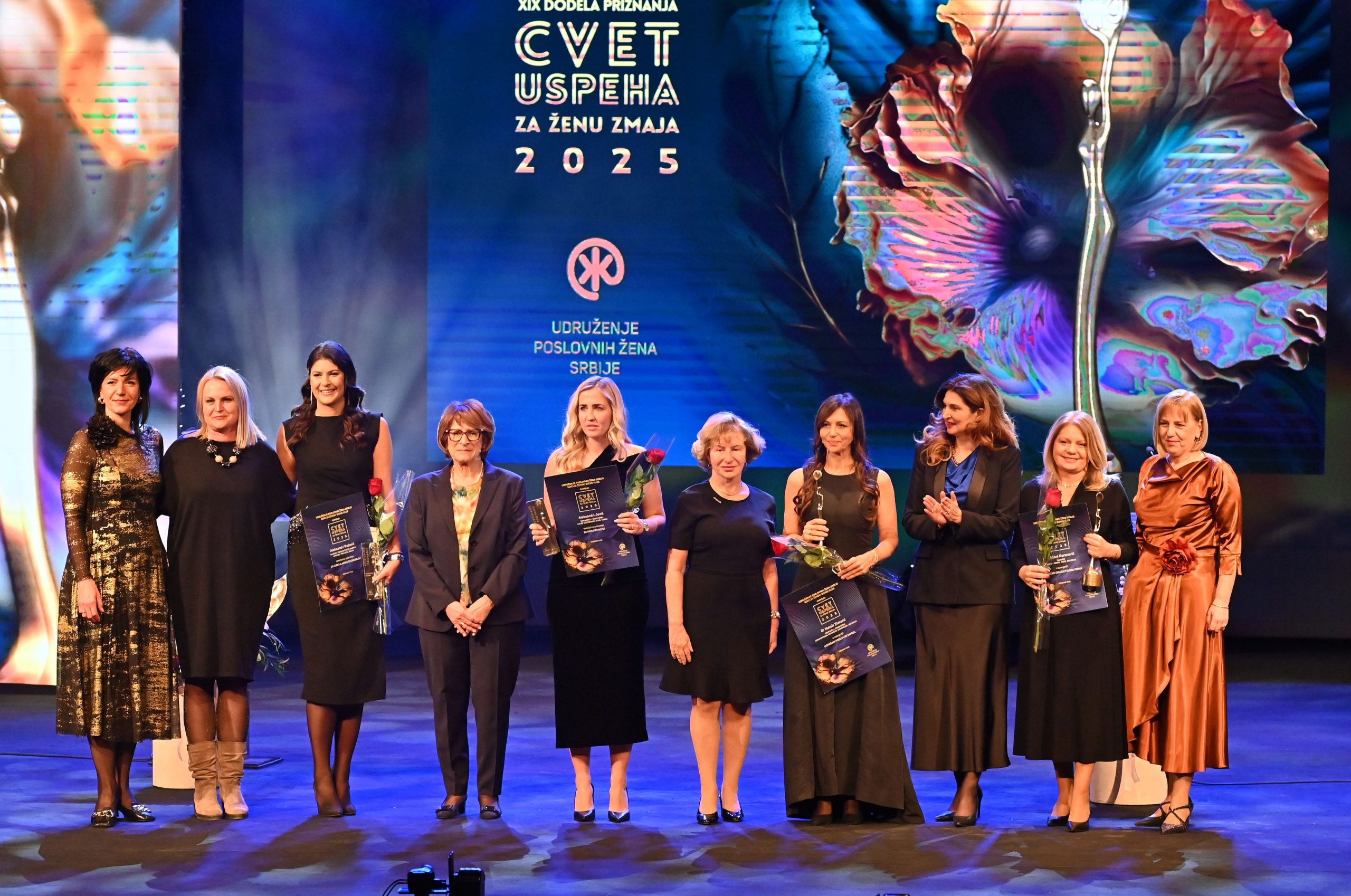Ovogodišnje dobitnice priznanja Cvet uspeha za ženu zmaja sa članicama žirija