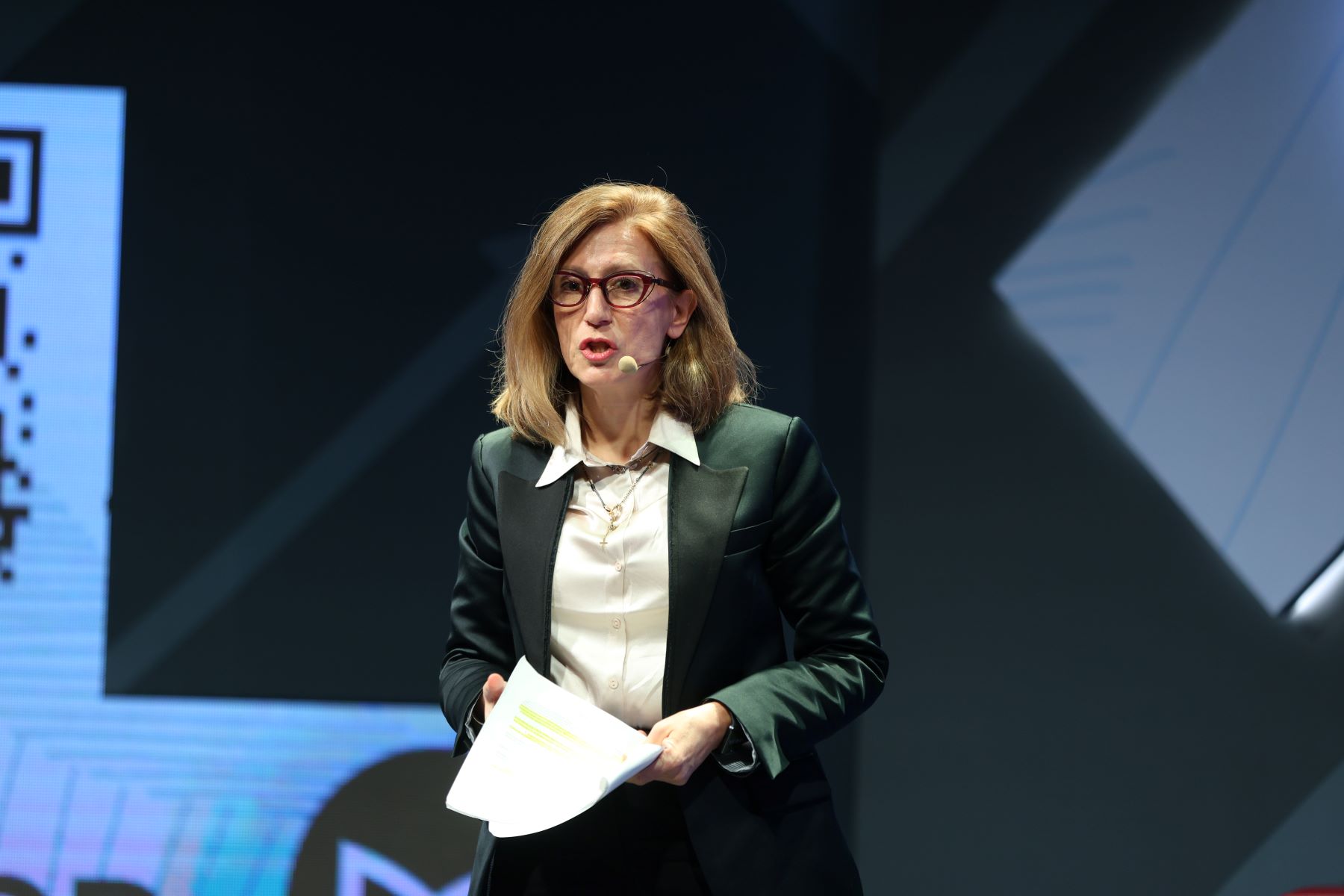 Milena Popović Martinelli, rukovodilac regionalne politike za CIE u EBRD na Zimskom Vivaldi forumu na Mokroj Gori 3. decembra: Izazovi i prilike u novoj ekonomsko-finansijskoj realnosti (Foto Nikić, Mokrogorska)