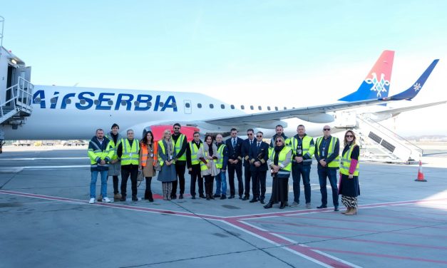 JOŠ JEDAN AVION U BOJAMA ER SRBIJE: STIGAO NOVI EMBRAER