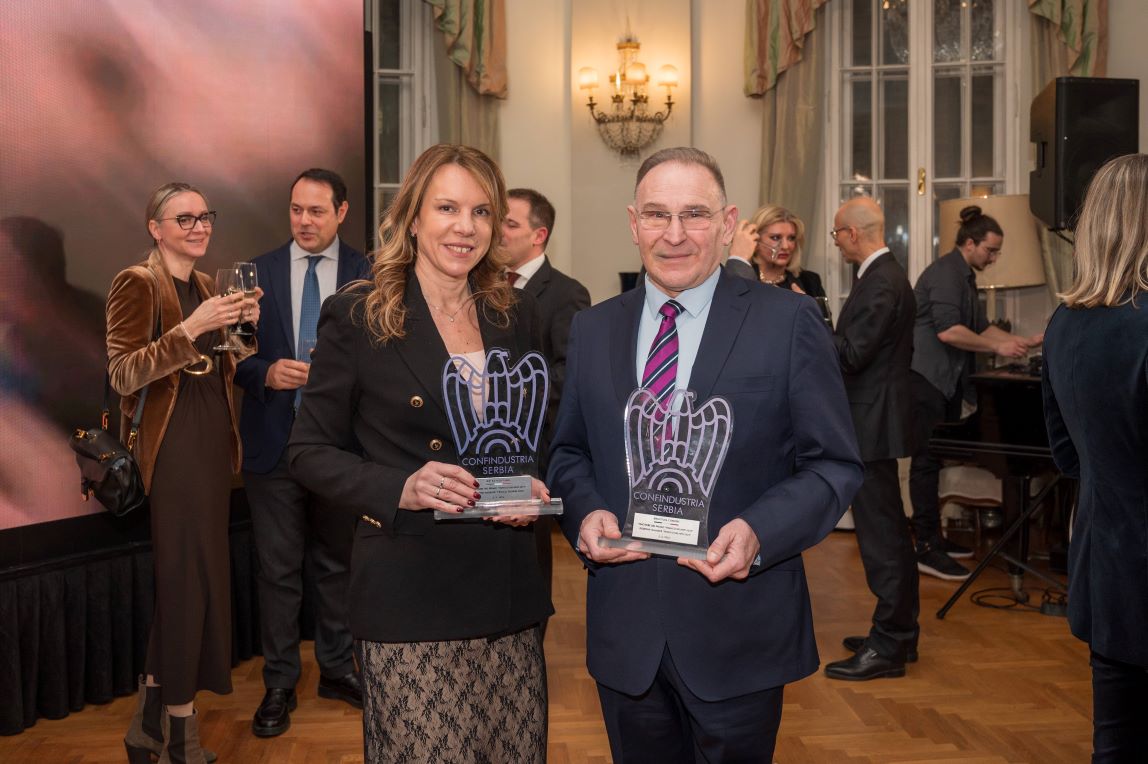 Nagrada "Franko Delneri" za ESG izvrsnost: u kategoriji velikih preduzeća Delta Holding (nagradu je primila Tijana Koprivica) i u kategoriji malih i srednjih preduzeća Structura concept (nagradu je primio Slobodan Mihajlović) - Foto: 