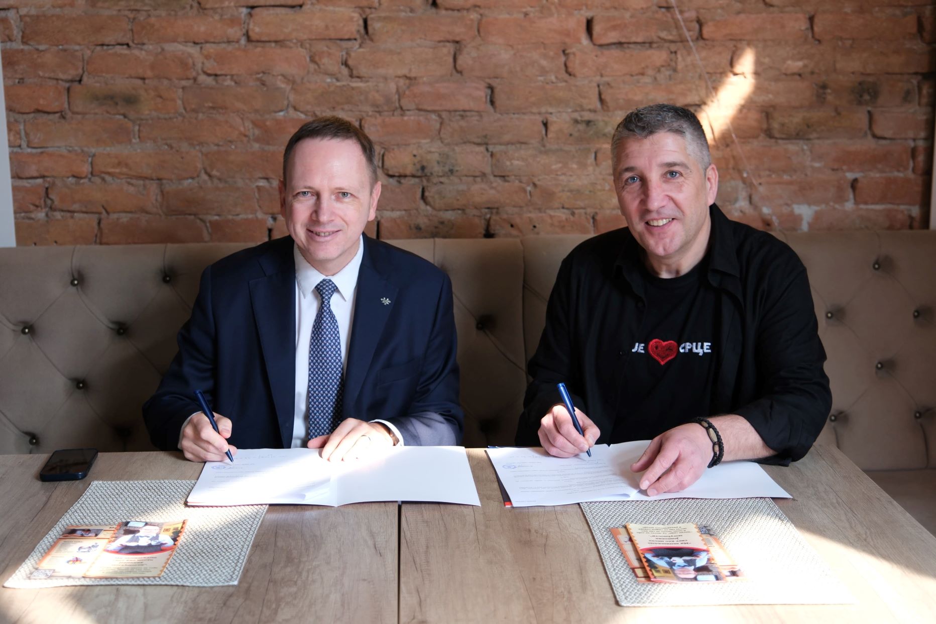 Potpisivanje ugovora: Jirži Marek i Goran Rojević