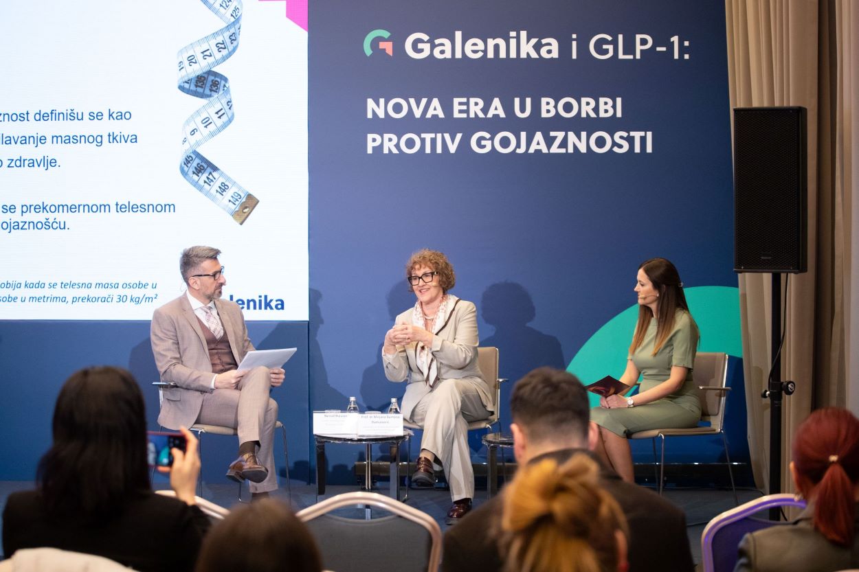 Panelisti (sleva na desno): Nenad Burazor - direktor marketinga i prodaje u segmetnu Rx proizvoda, kompanija Galenika, dr Mirjana Šumarac Dumanović - Specijalista interne medicine - endokrinolog i načelnik Multidisciplinarnog centra za gojaznost Klinike za endokrinologiju, dijabetes i bolesti metabolizma Univerzitetskog Kliničkog centra Srbije, Nataša Miletić Aranđelović – senior produkt menadžerka za oblast gojaznosti, kompanija Galenika (Foto: Mirko Mirčetić i ORANGE Studio)