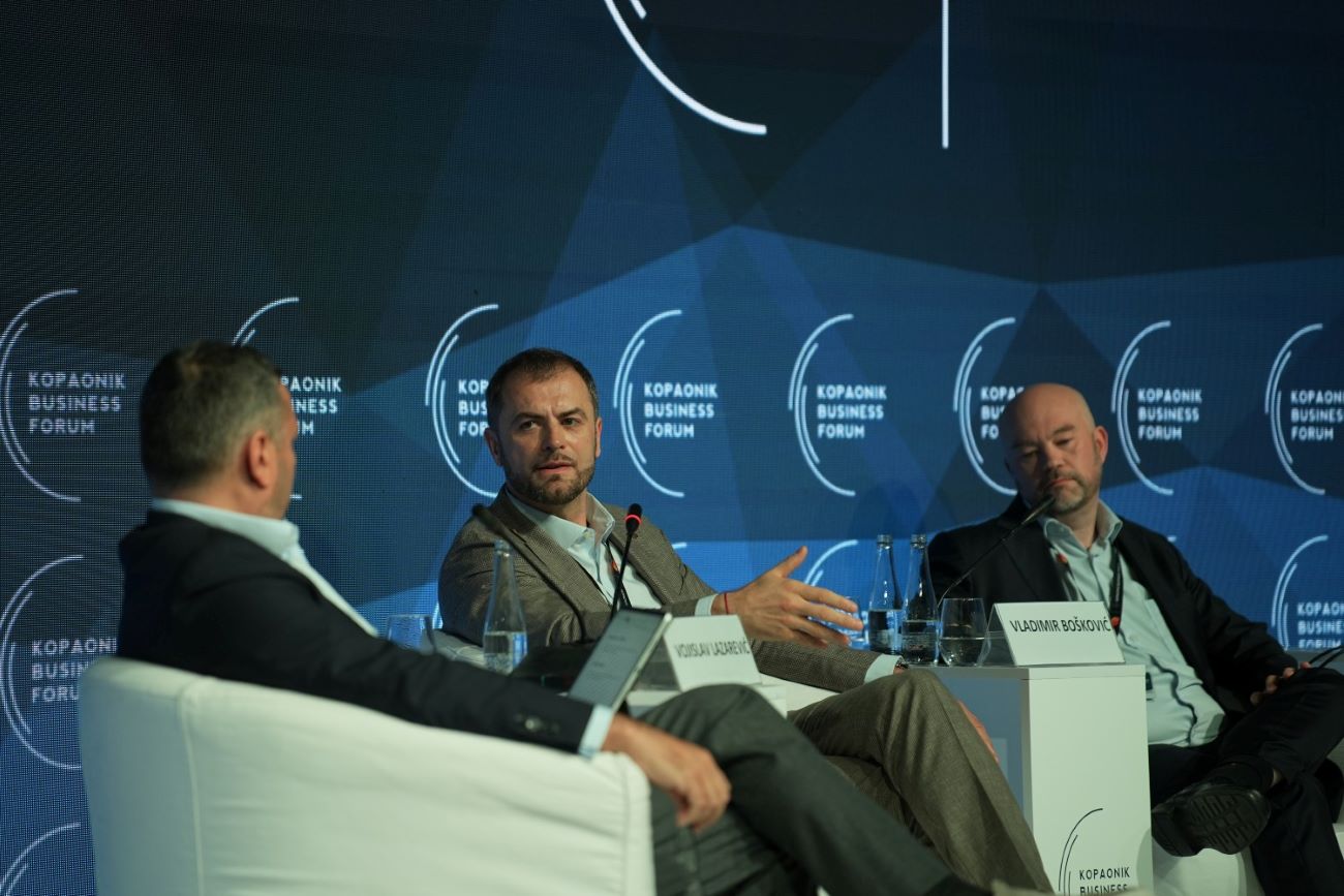 Vladimir Bokšović (u sredini): Rizici su prisutniji nego ikada, a očekivanja klijenata jasna (Foto: Aleksej Nešović)