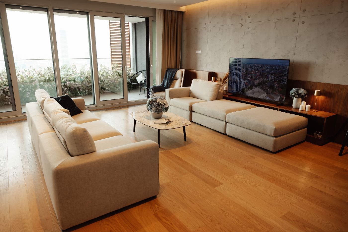 Dnevna soba na 27. spratu, sa pogledom na Savu (Foto: Ivica Nikolić)