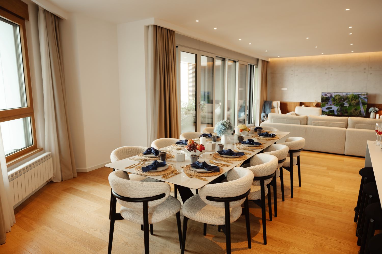 Trpezarija na 27. spratu, sa pogledom na Savu (Foto: Ivica Nikolić)