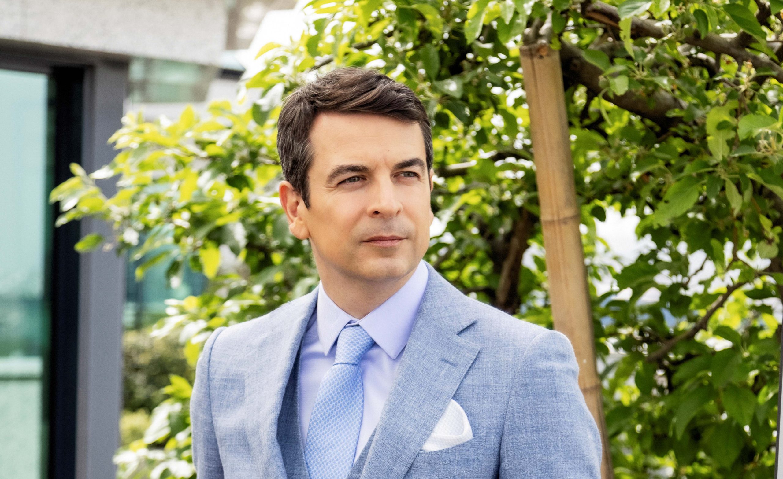 Darko Popović: Srbija kao mala, otvorena ekonomija, energetski potpuno uvozno zavisna, nema mogućnosti da izbegne određene negativne uticaje, pa zato i procene MMF-a, po baznom scenariju, ukazuju na smanjenje ekonomskog rasta i nešto višu inflaciju na kraju 2026. 