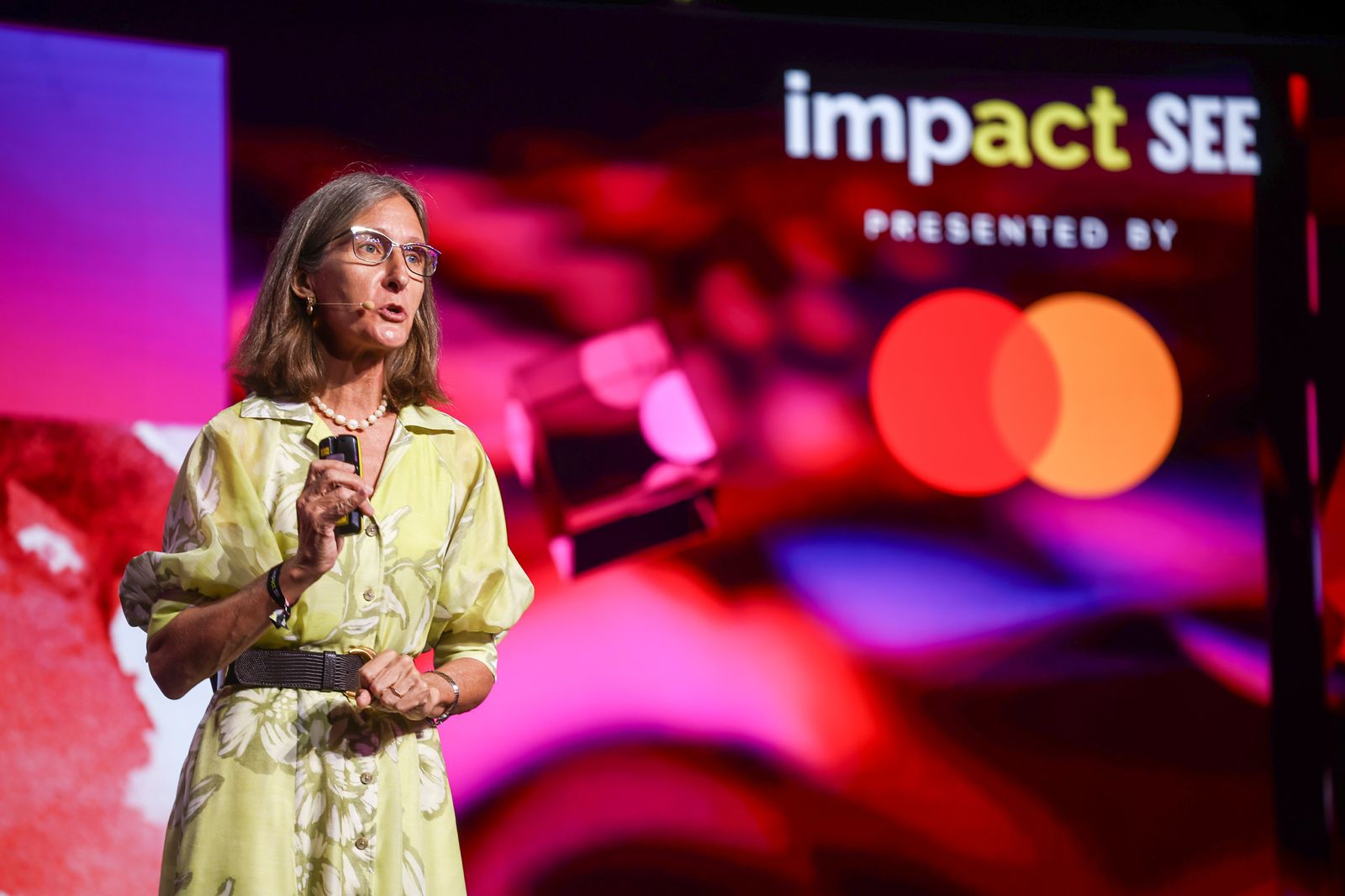 Profesorka Ana Lembke, psihijatar na Univerzitetu Stanford, na konferenciji Impact SEE u Bukureštu 29. septembra 2026. godine održala je uvodno predavanje (Foto: Impact SEE Mastercard)